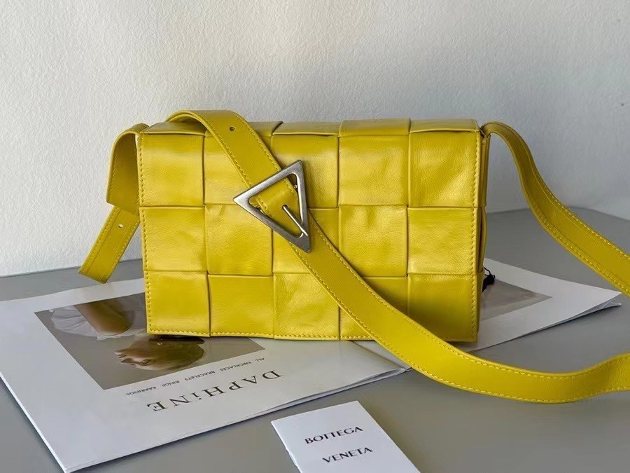 Bottega Veneta Cassett Bag In Yellow Wrinkled Calfskin 135