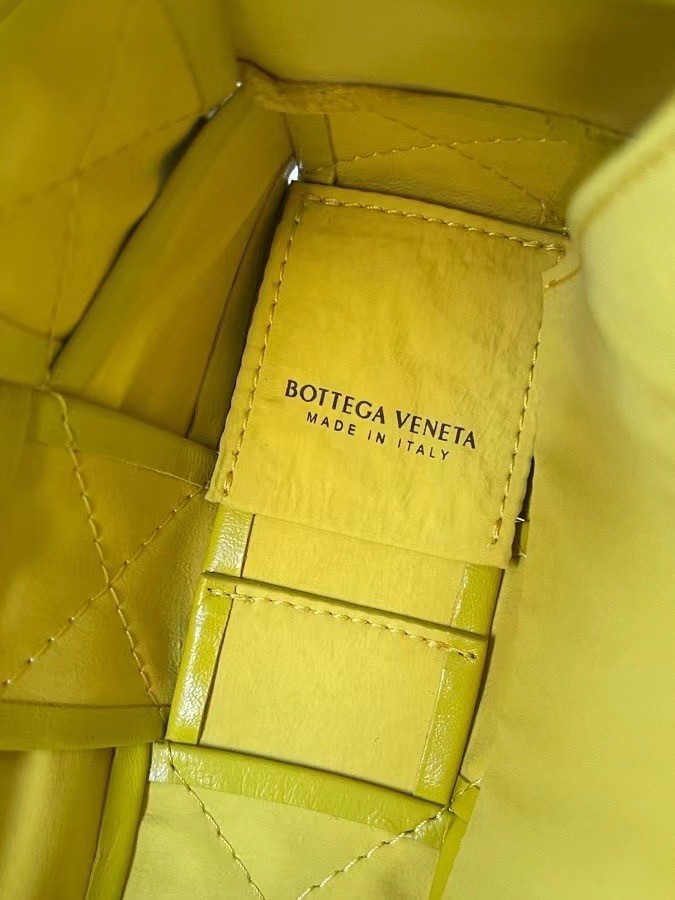 Bottega Veneta Cassett Bag In Yellow Wrinkled Calfskin 135