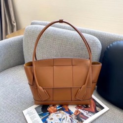 Bottega Veneta Arco Medium Bag In Caramel Intrecciato Calfskin 376