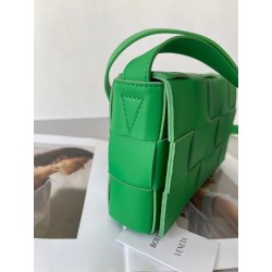 Bottega Veneta Cassett Bag In Green Intrecciato Lambskin 222