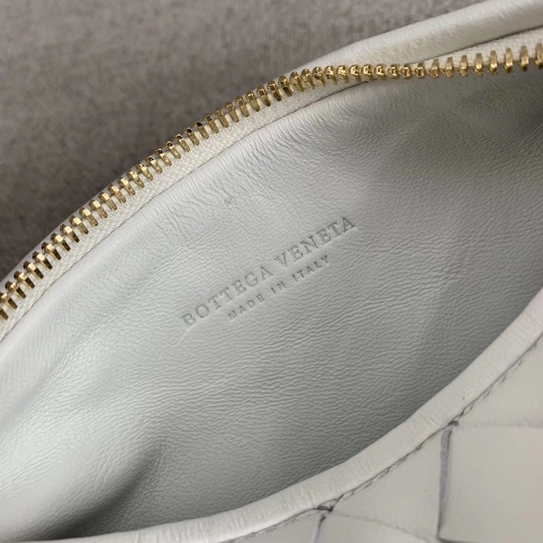 Bottega Veneta Mini BV Jodie Bag In White Woven Leather 412