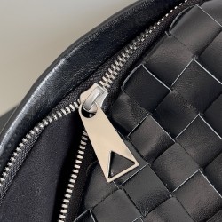 Bottega Veneta Small Backpack In Black Intrecciato Calfskin 006