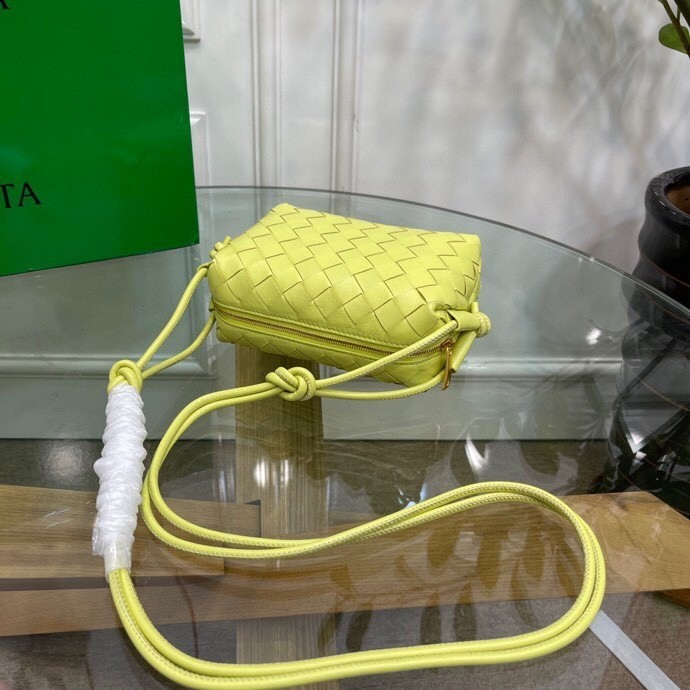 Bottega Veneta Loop Mini Bag In Kiwi Intrecciato Lambskin 104