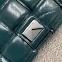 Bottega Veneta Padded Cassette Bag In Green Calfskin 891