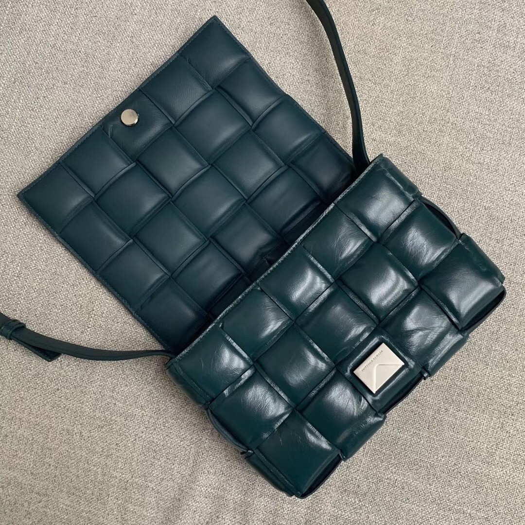 Bottega Veneta Padded Cassette Bag In Green Calfskin 891