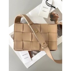 Bottega Veneta Cassett Bag In Porridge Intrecciato Lambskin 607