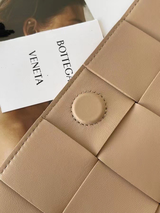 Bottega Veneta Cassett Bag In Porridge Intrecciato Lambskin 607