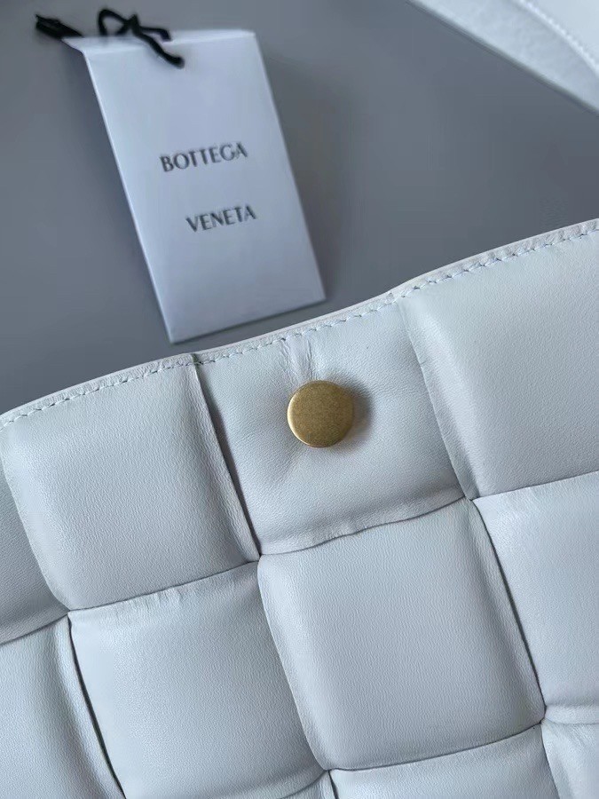 Bottega Veneta Padded Cassette Bag In White Lambskin 695