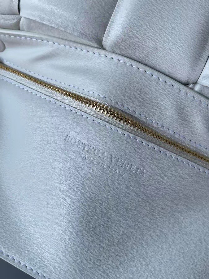 Bottega Veneta Padded Cassette Bag In White Lambskin 695