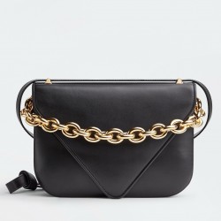 Bottega Veneta Mount Medium Envelope Bag In Black Calfskin 709