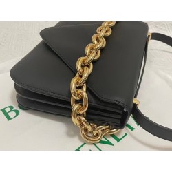 Bottega Veneta Mount Medium Envelope Bag In Black Calfskin 709