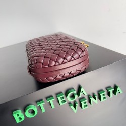 Bottega Veneta Knot Minaudiere Clutch In Bordeaux Intrecciato Lambskin 389