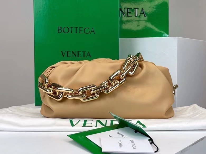 Bottega Veneta The Chain Pouch Bag In Beige Calfskin 765