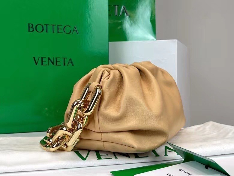 Bottega Veneta The Chain Pouch Bag In Beige Calfskin 765