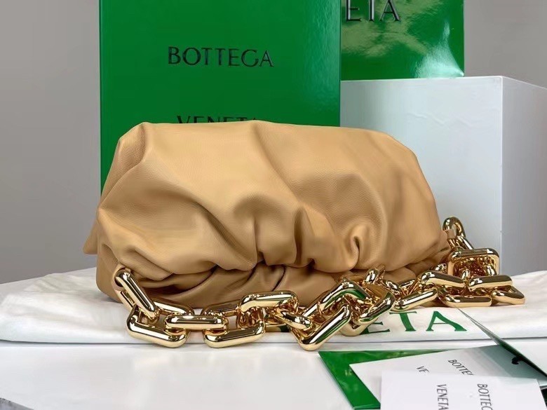 Bottega Veneta The Chain Pouch Bag In Beige Calfskin 765