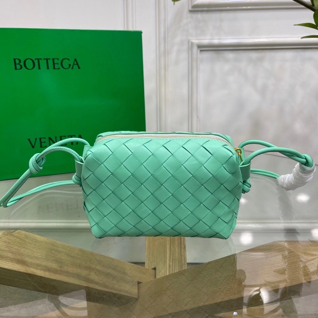 Bottega Veneta Mini Loop Bag In Fountain Intrecciato Lambskin 774