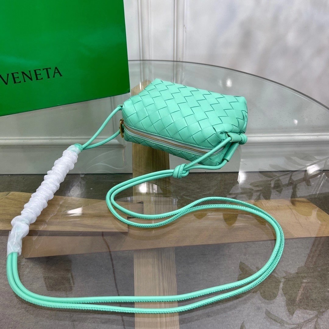 Bottega Veneta Mini Loop Bag In Fountain Intrecciato Lambskin 774