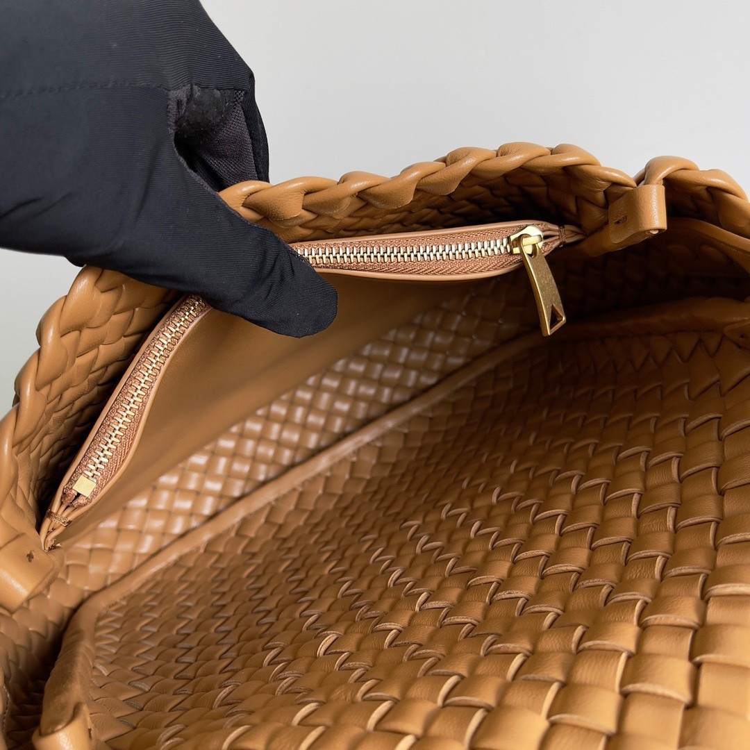 Bottega Veneta Cobble Small Bag in Caramel Intrecciato Leather 865