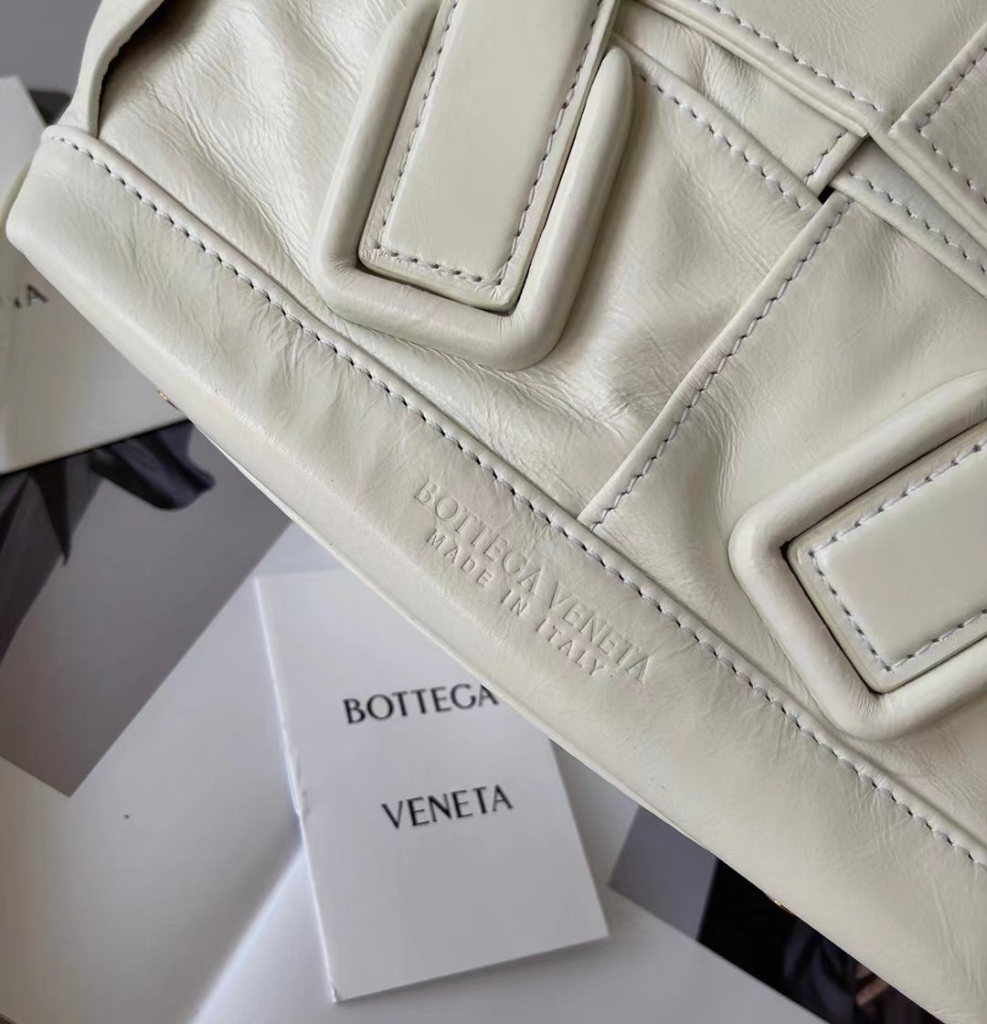 Bottega Veneta Mini Arco Bag In White Intrecciato Leather 901