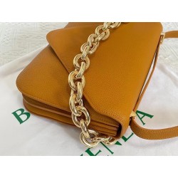 Bottega Veneta Mount Medium Envelope Bag In Cob Leather 267