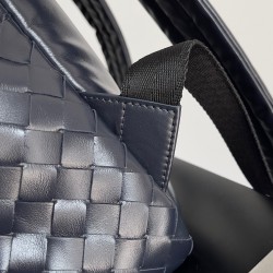 Bottega Veneta Small Backpack In Dark Blue Intrecciato Calfskin 323