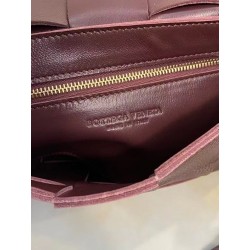 Bottega Veneta Cassette Bag In Burgundy Grained Leather 510