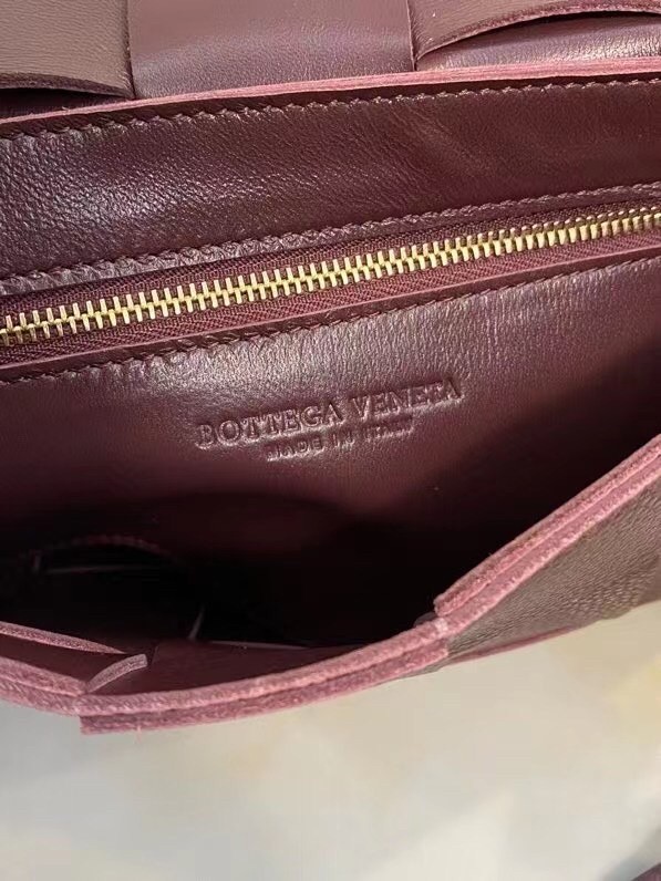 Bottega Veneta Cassette Bag In Burgundy Grained Leather 510