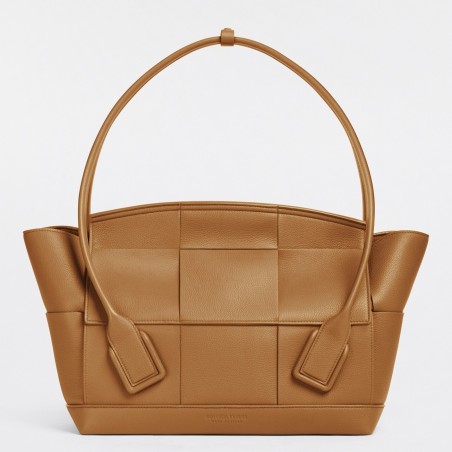 Bottega Veneta Arco Medium Bag In Caramel Grained Leather 541