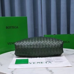 Bottega Veneta Large Pouch Clutch In Raintree Intrecciato Lambskin 599