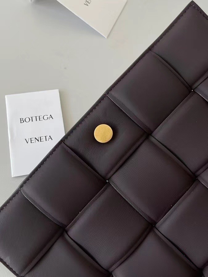 Bottega Veneta Padded Cassette Bag In Fondant Lambskin 525