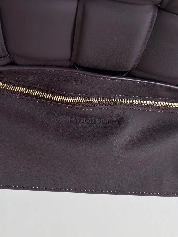 Bottega Veneta Padded Cassette Bag In Fondant Lambskin 525