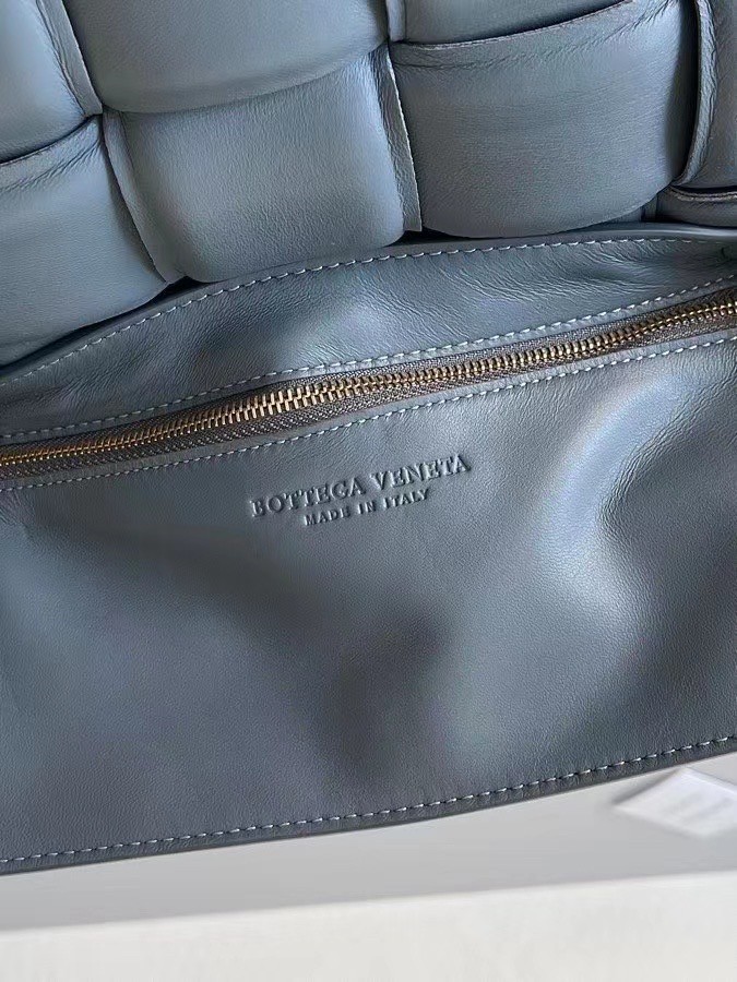 Bottega Veneta Padded Cassette Bag In Thunder Lambskin 081