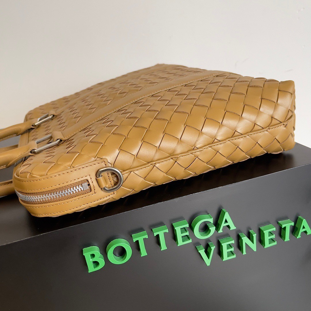 Bottega Veneta Large Briefcase In Brown Intrecciato Calfskin 117