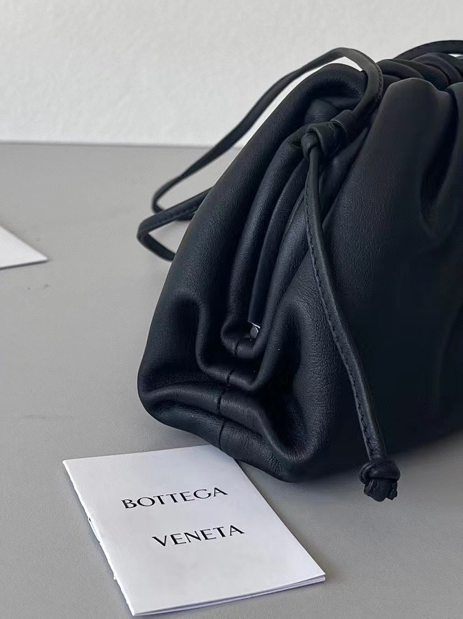 Bottega Veneta Mini Pouch In Black Calfskin 197