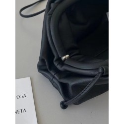 Bottega Veneta Mini Pouch In Black Calfskin 197