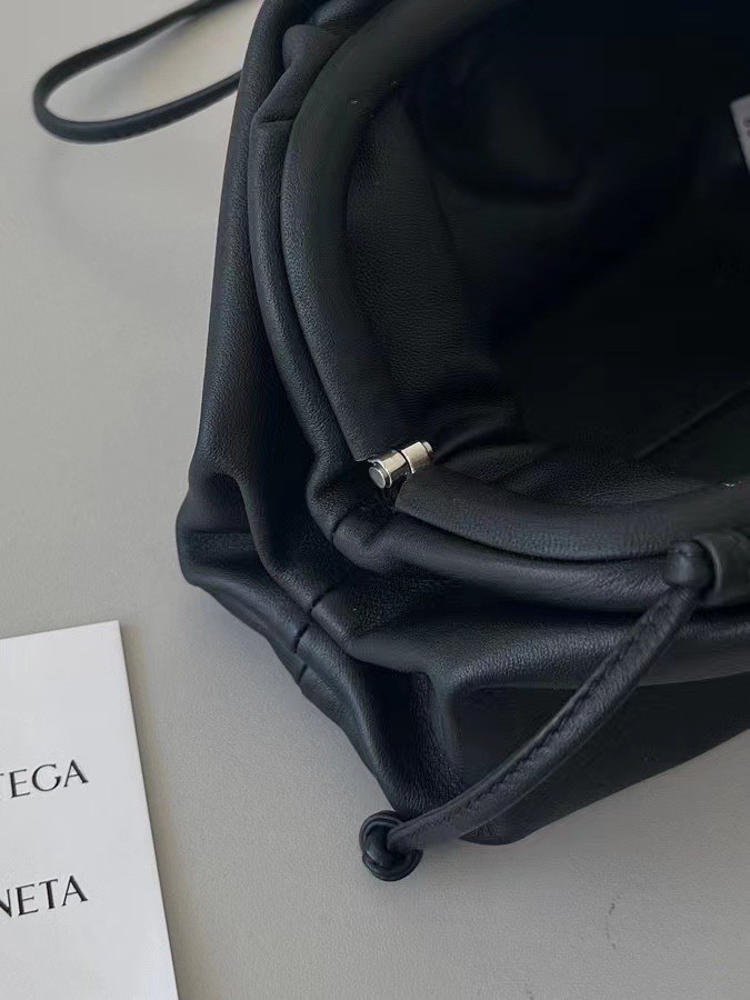 Bottega Veneta Mini Pouch In Black Calfskin 197