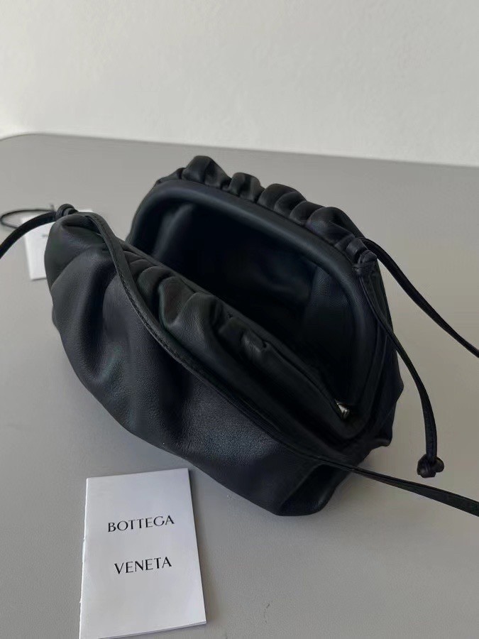 Bottega Veneta Mini Pouch In Black Calfskin 197