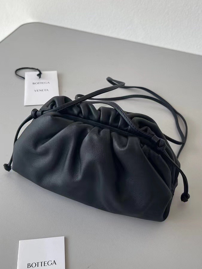 Bottega Veneta Mini Pouch In Black Calfskin 197