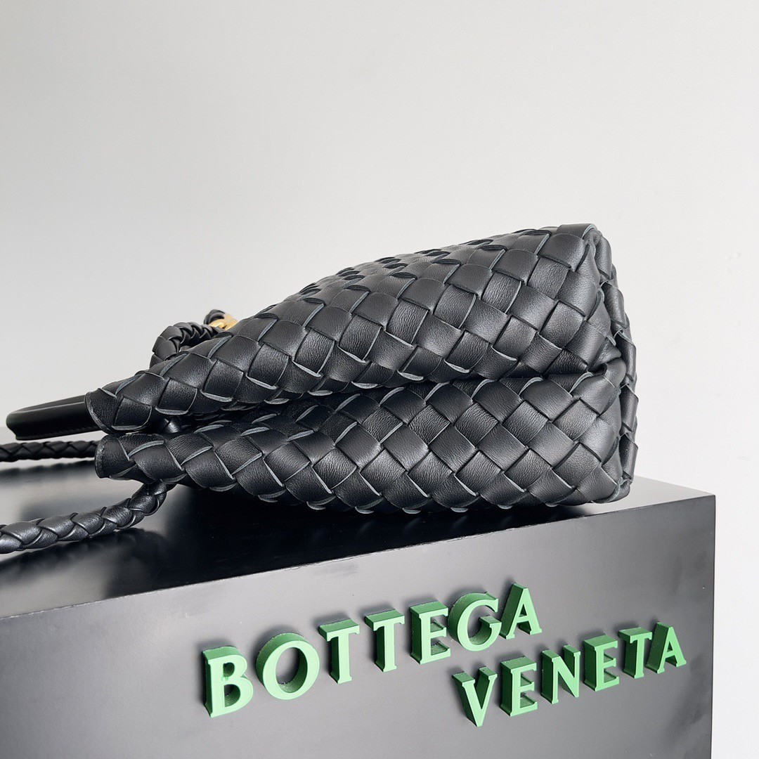 Bottega Veneta Medium Andiamo Bag In Black Intrecciato Lambskin 600