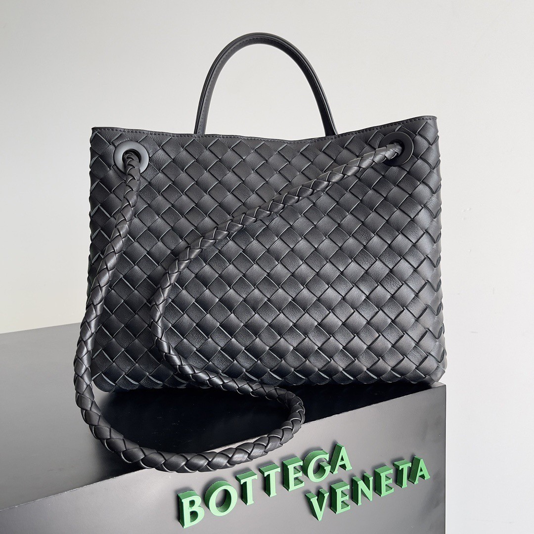 Bottega Veneta Medium Andiamo Bag In Black Intrecciato Lambskin 600