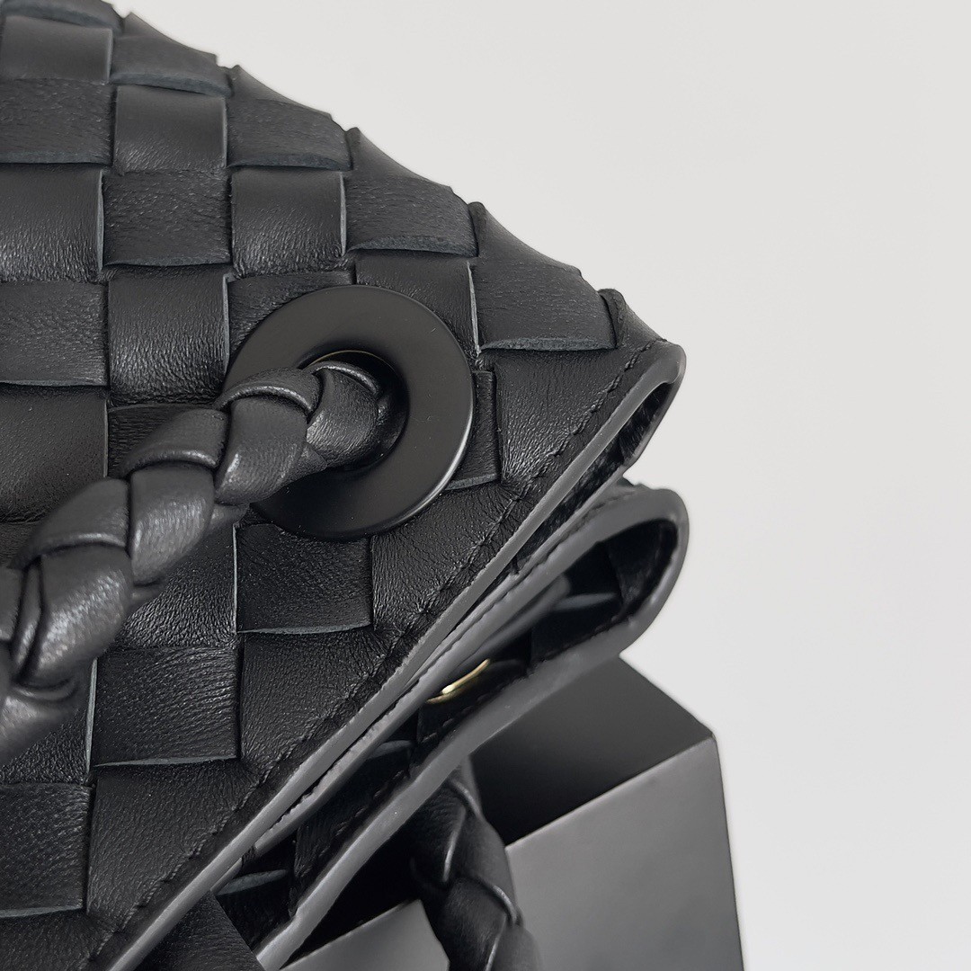 Bottega Veneta Medium Andiamo Bag In Black Intrecciato Lambskin 600