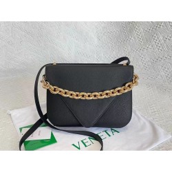 Bottega Veneta Mount Medium Envelope Bag In Black Leather 721