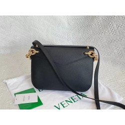 Bottega Veneta Mount Medium Envelope Bag In Black Leather 721