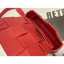 Bottega Veneta Cassette Belt Bag In Red Intrecciato Leather 755