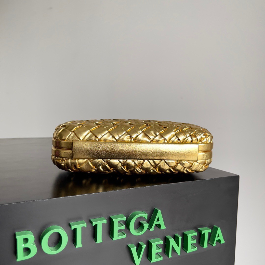 Bottega Veneta Knot Minaudiere Clutch In Gold Intreccio laminated Leather  804