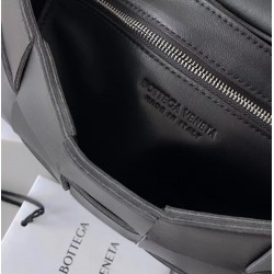 Bottega Veneta Cassett Bag In Black Intrecciato Lambskin 846