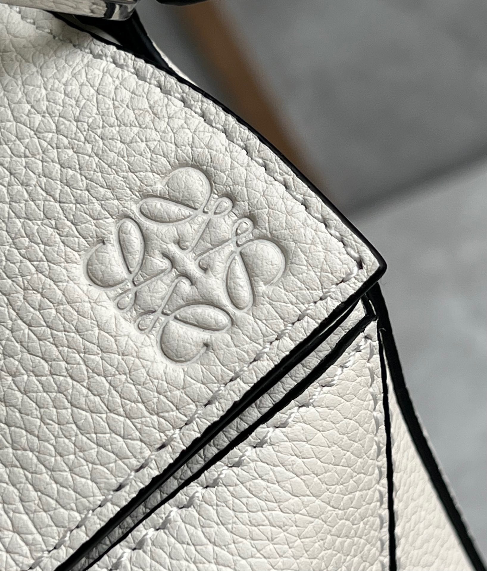 Loewe Puzzle Mini Bag In White Grained Calfskin  384