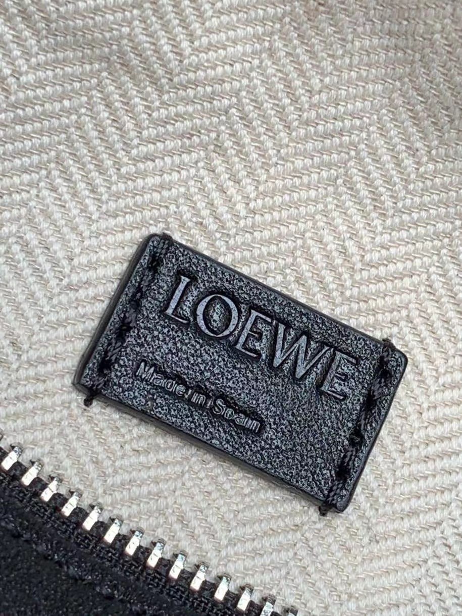 Loewe Mini Puzzle Bag In Black Calfskin Leather 103