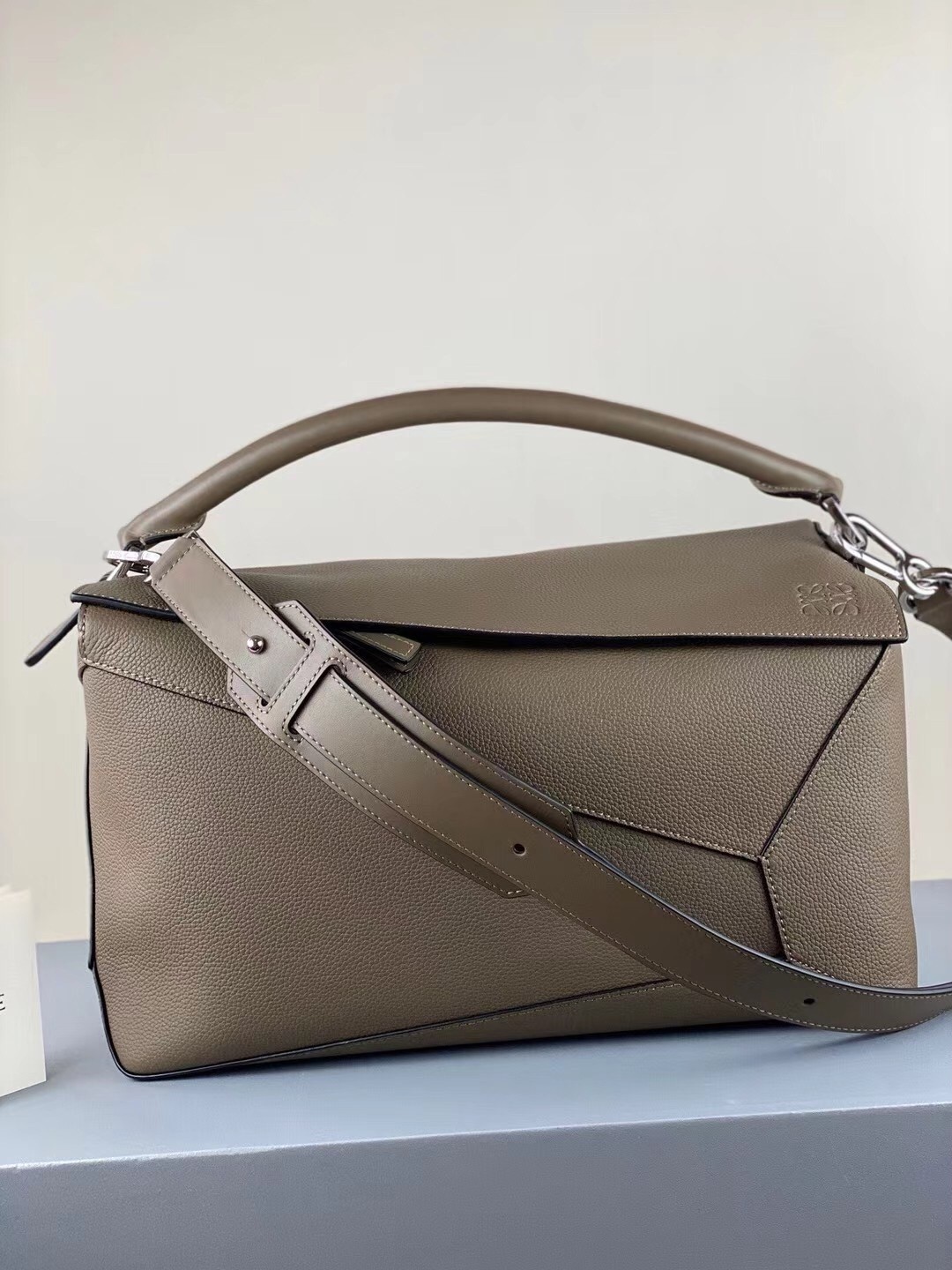 Loewe Large Puzzle Bag In Khaki Grained Leather 394