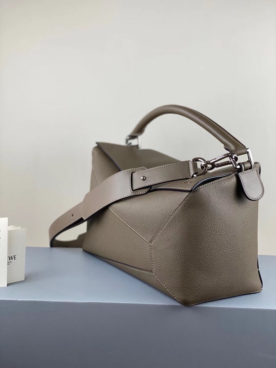 Loewe Large Puzzle Bag In Khaki Grained Leather 394